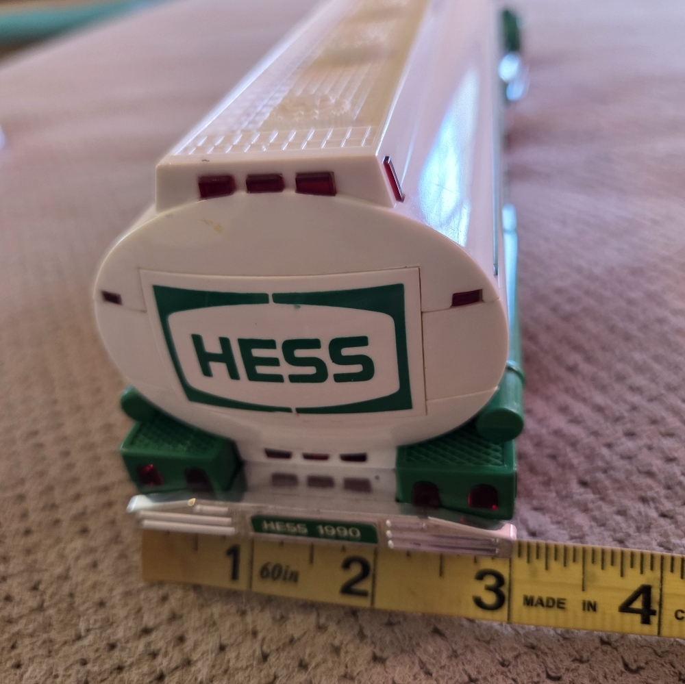 1990 Hess Gasoline Toy Tanker Truck W/Dual Sound Horn/Backup Beep • Lights - Picture 15 of 16
